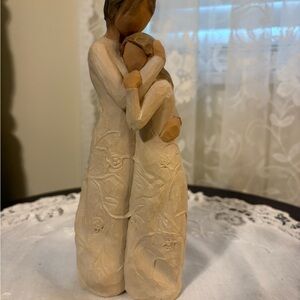 Willow Tree Cream and Brown - ‘Close To Me’ figurine